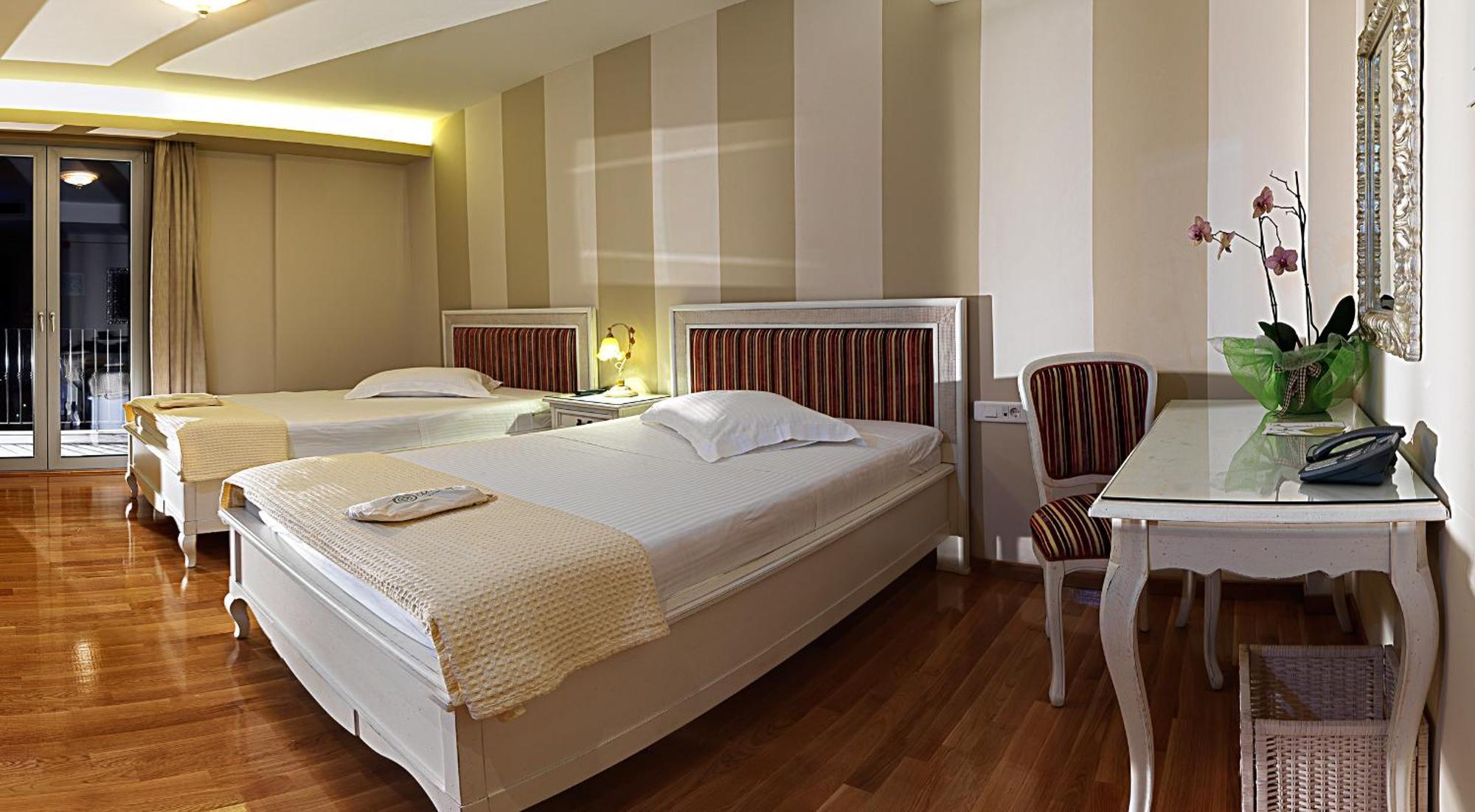 Hondos Classic Hotel & Spa Nestani Стая снимка